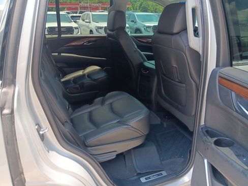Used 2019 Cadillac Escalade Luxury AWD/4WD image 20