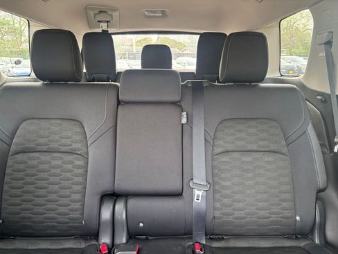 Used 2025 Nissan Pathfinder SV image 39