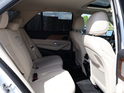 Used 2025 Mercedes-Benz GLE 450e 4MATIC image 26