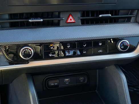 Used 2024 Kia Sportage LX image 17