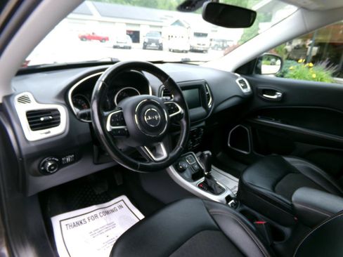Used 2020 Jeep Compass Latitude w/ Cold Weather Group AWD/4WD image 13
