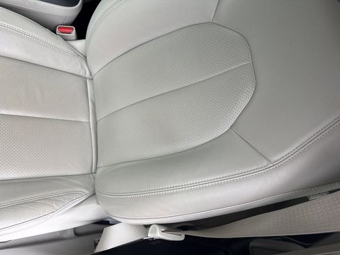 Used 2021 Chrysler Pacifica Touring-L FWD image 5