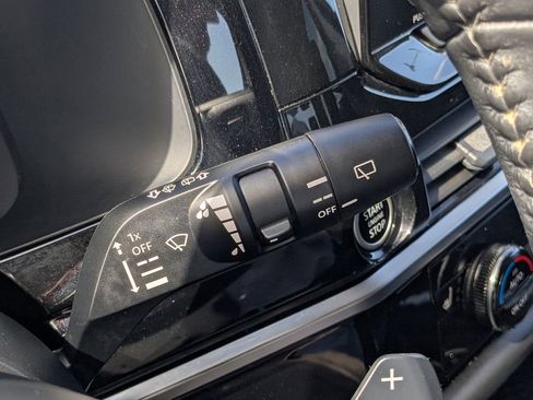 Used 2024 Nissan Pathfinder SV image 26