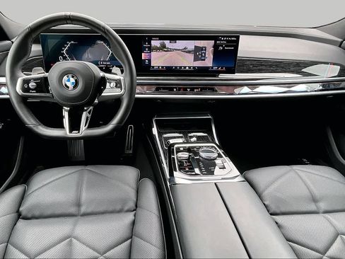Used 2025 BMW 740i xDrive AWD/4WD image 15
