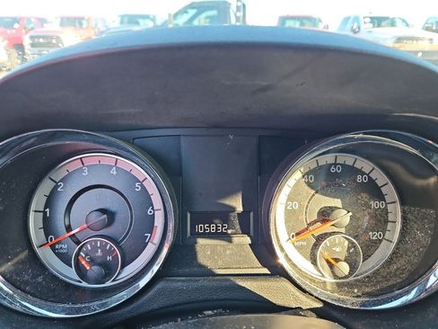 Used 2017 Dodge Grand Caravan SE image 9