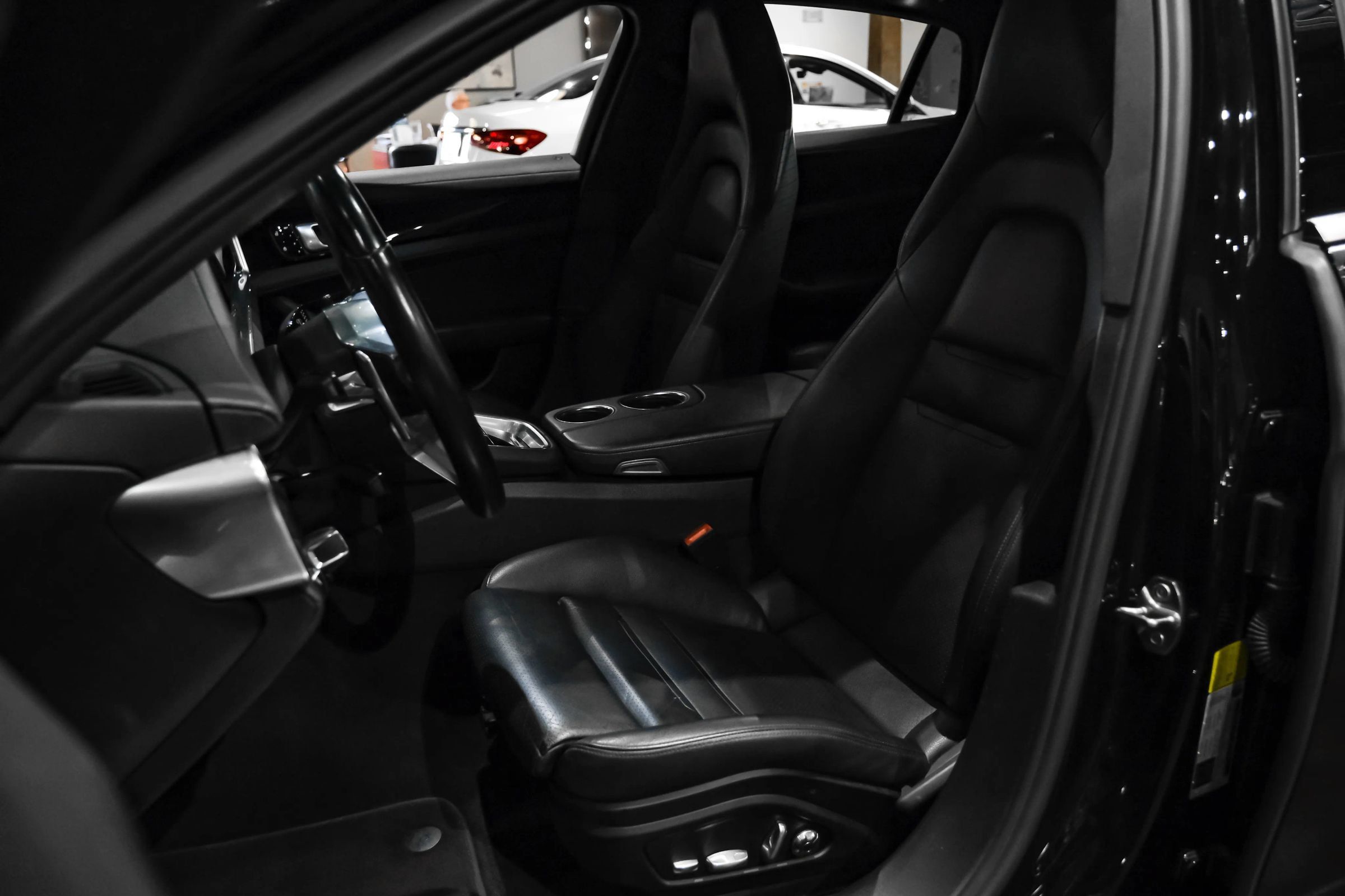 Used 2019 Porsche Panamera 4 AWD/4WD image 30