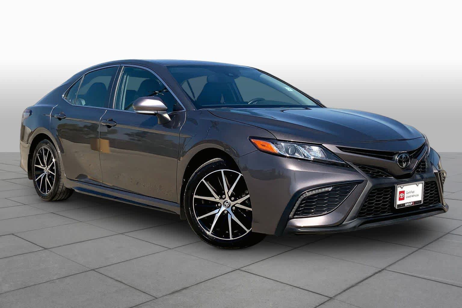 Used 2023 Toyota Camry SE w/ Convenience Package FWD image 3