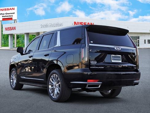 Used 2023 Cadillac Escalade Premium Luxury image 3