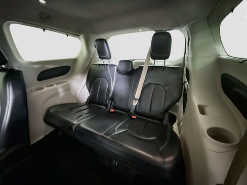 Used 2022 Chrysler Pacifica Touring-L FWD image 41