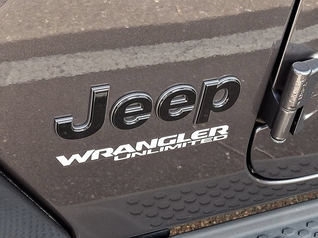 Used 2020 Jeep Wrangler Unlimited Sahara AWD/4WD image 10