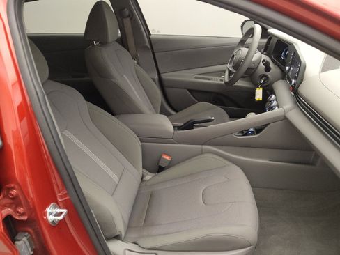 Used 2025 Hyundai Elantra SE FWD image 21