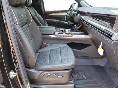 Used 2025 Cadillac Escalade ESV Sport Platinum w/ LPO, ONYX Package image 11