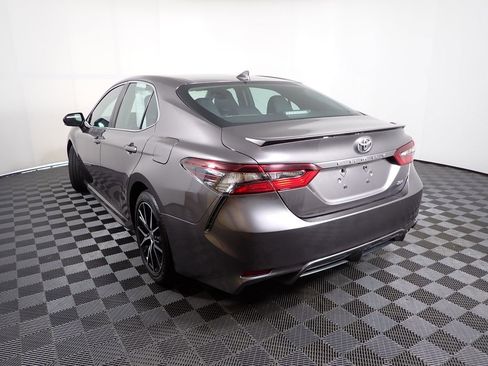 Used 2022 Toyota Camry SE FWD image 13