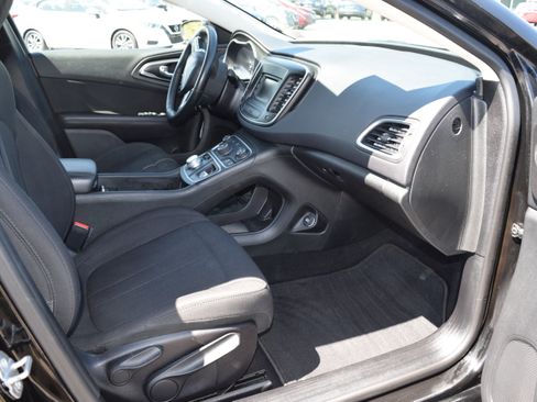 Used 2015 Chrysler 200 Limited w/ Convenience Group FWD image 9