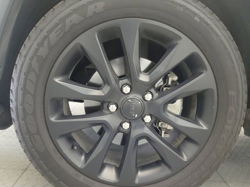 Used 2017 Jeep Grand Cherokee Limited RWD image 31