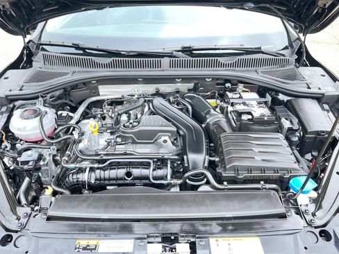 Used 2025 Volkswagen Jetta SE image 33