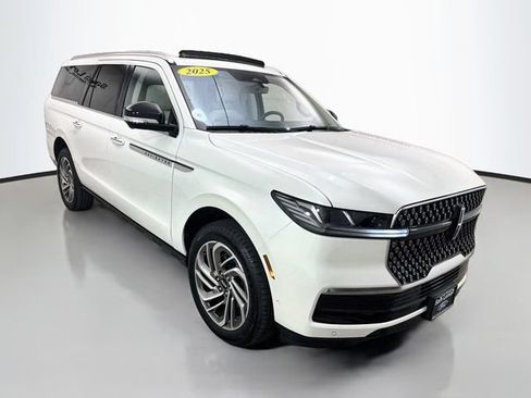 Used 2025 Lincoln Navigator L Reserve AWD/4WD image 1