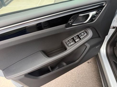 Certified 2020 Porsche Macan AWD/4WD image 20