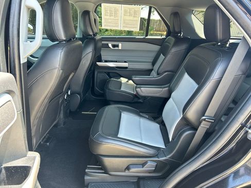 Used 2023 Ford Explorer XLT w/ Equipment Group 202A AWD/4WD image 12