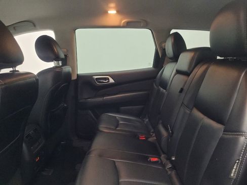 Used 2020 Nissan Pathfinder SL image 18