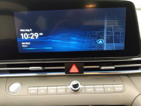 Used 2025 Hyundai Elantra SEL FWD image 25