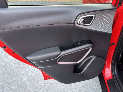 Used 2022 Kia Soul LX image 21