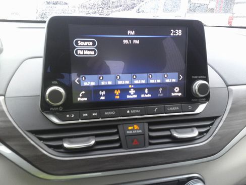 Used 2024 Nissan Altima 2.5 SV image 23