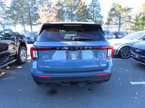New 2026 Ford Explorer Active image 5