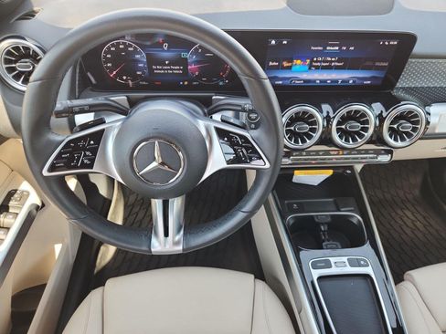 Used 2025 Mercedes-Benz GLB 250 image 29