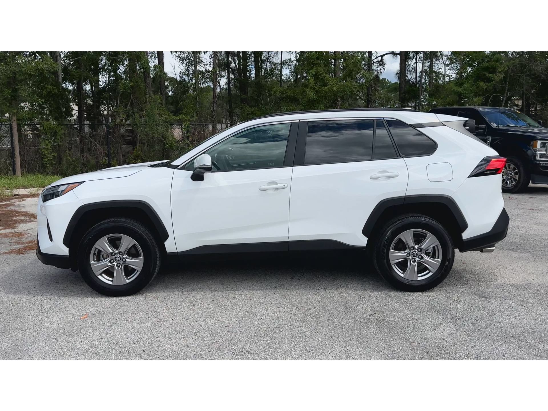 Used 2024 Toyota RAV4 XLE FWD image 6