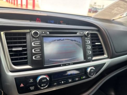 Used 2019 Toyota Highlander XLE AWD/4WD image 33