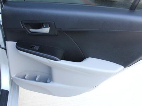 Used 2014 Toyota Camry LE FWD image 16