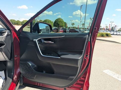 Certified 2021 Toyota RAV4 XLE FWD image 30