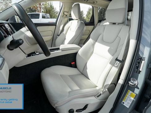 Used 2023 Volvo XC60 B5 Core image 8