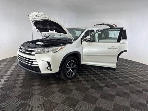 Used 2019 Toyota Highlander Plus w/ Protection Package #3 AWD/4WD image 10