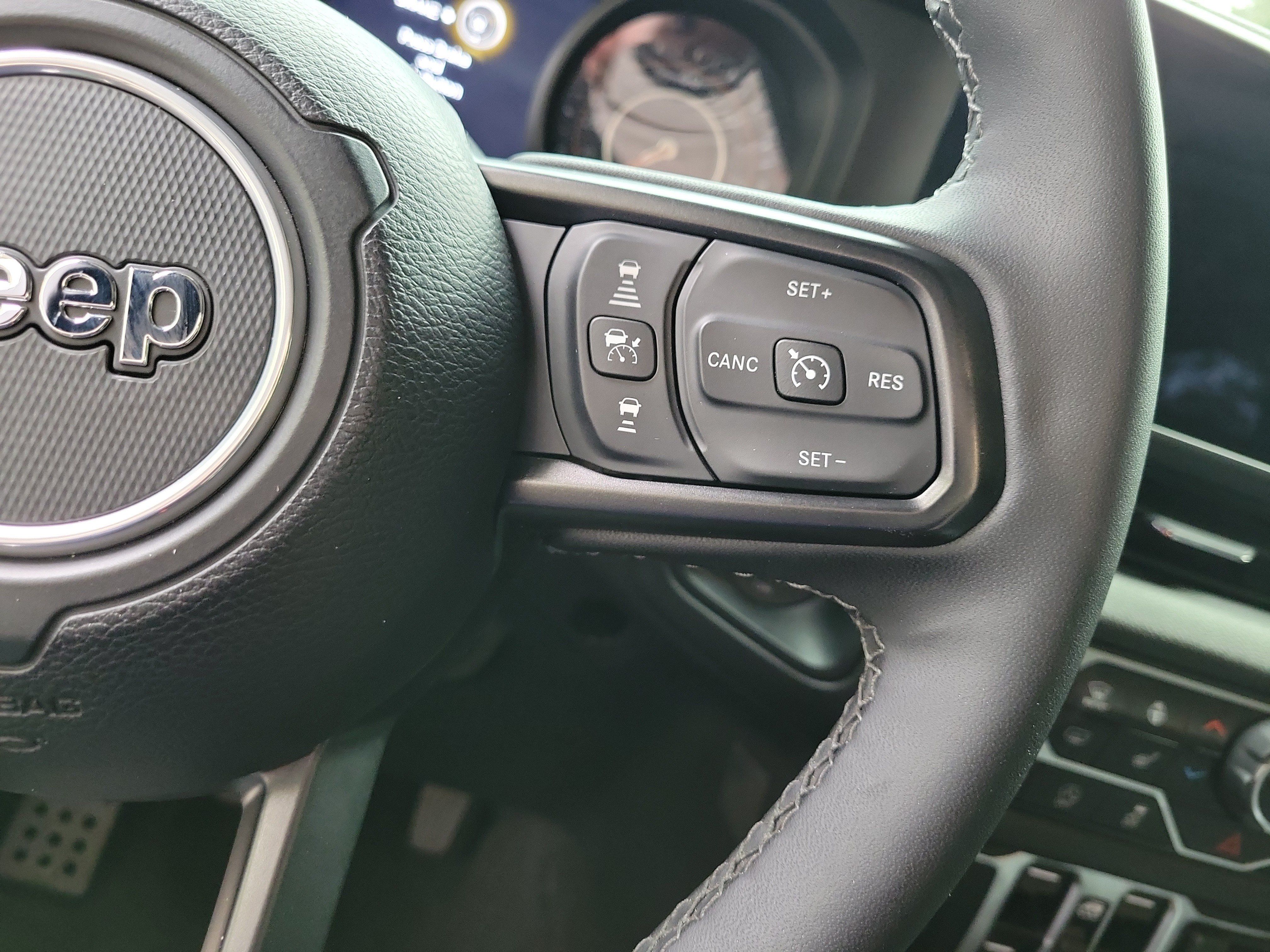 Used 2025 Jeep Gladiator Sport AWD/4WD image 28