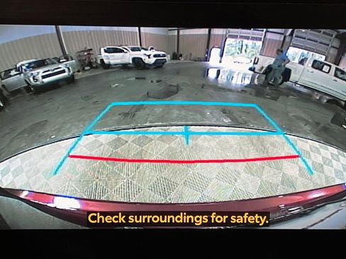 Used 2023 Toyota Highlander XLE FWD image 31