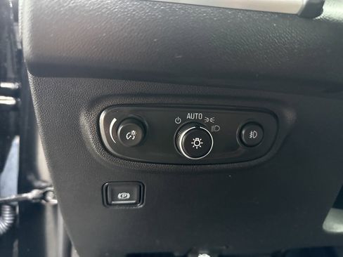 Used 2024 GMC Terrain SLT image 32