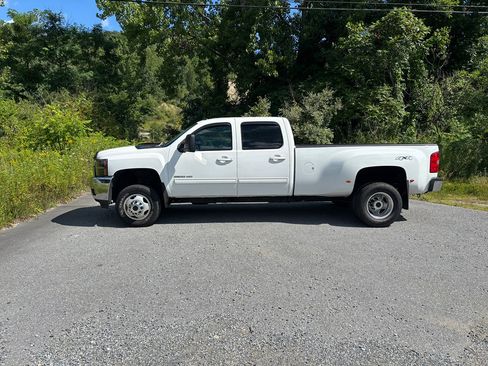 Used 2012 Chevrolet Silverado 3500 LTZ w/ LTZ Plus Package AWD/4WD image 2
