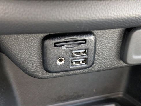 Used 2023 Chevrolet Traverse Premier image 19