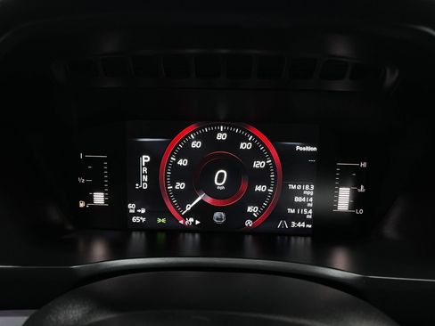 Used 2017 Volvo XC90 T5 Momentum w/ Vision Package image 23