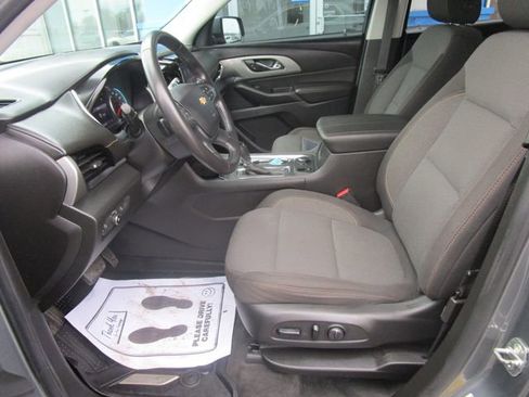 Used 2020 Chevrolet Traverse LT image 17