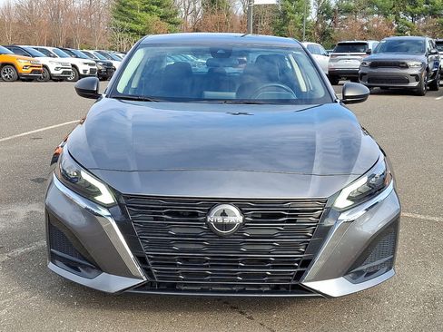 Used 2024 Nissan Altima 2.5 SV image 8