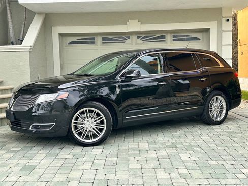 Used 2015 Lincoln MKT AWD w/ Equipment Group 201A image 1