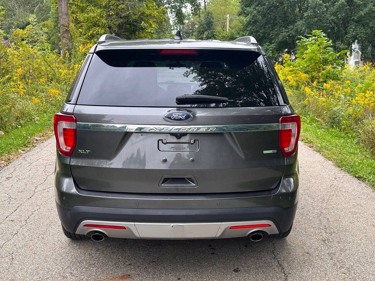 Used 2016 Ford Explorer XLT w/ Equipment Group 202A AWD/4WD image 5