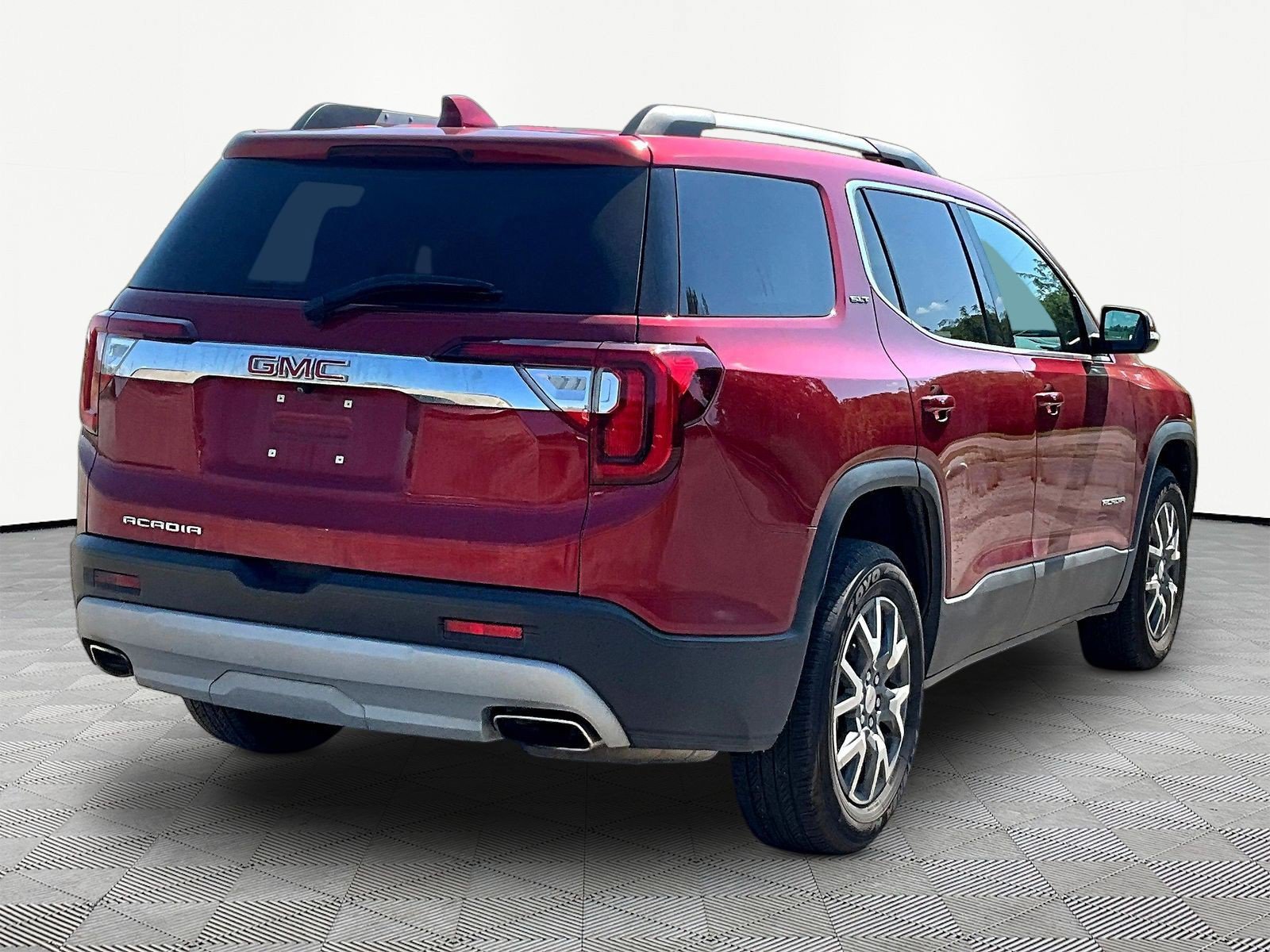 Used 2023 GMC Acadia SLT FWD image 6