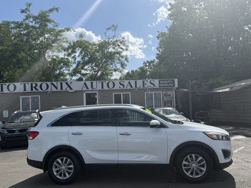 Used 2017 Kia Sorento FWD w/ LX Convenience Package image 5