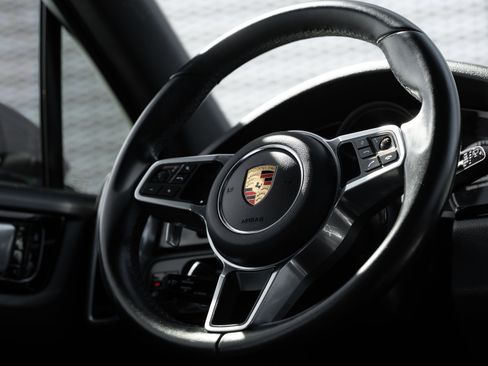 Used 2020 Porsche Cayenne image 9