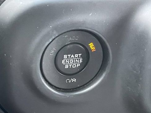 Used 2018 Jeep Wrangler Sport AWD/4WD image 24