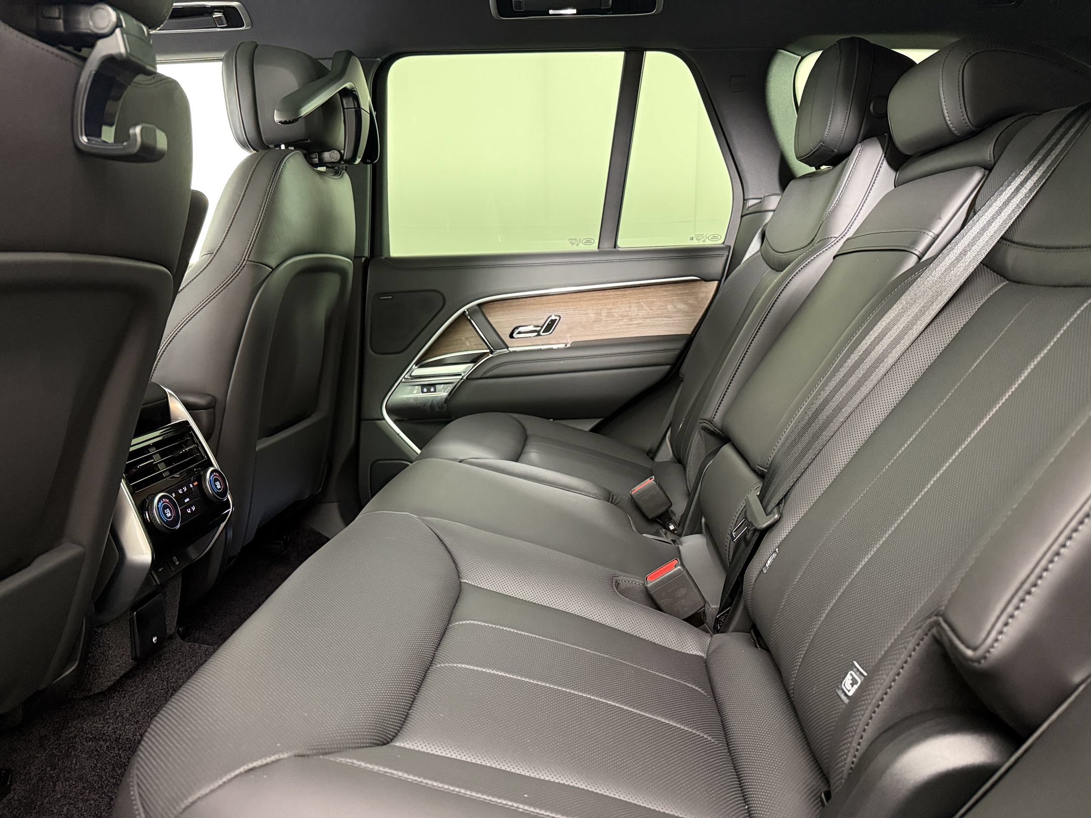New 2026 Land Rover Range Rover SE AWD/4WD image 31